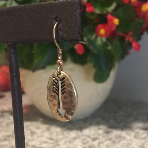 Arrow Earrings - Picture 2 of 2